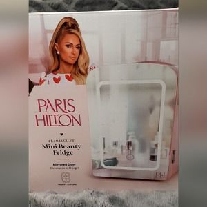 Paris Hilton mini beauty fridge